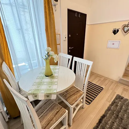 Ari Apartament *